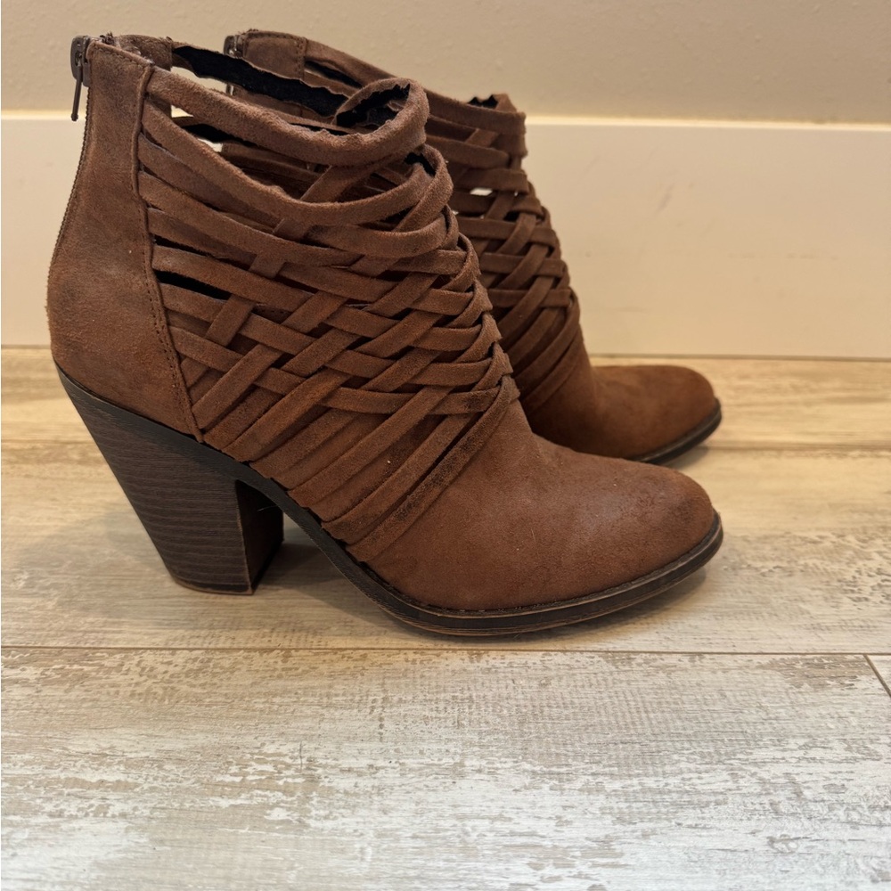 FERGALICIOUS by Fergie | Weaver Ankle Boots- Size 8 - Picture 4 of 7